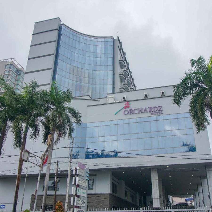 Orchardz Hotel Industri Jakarta Kemayoran Exterior foto