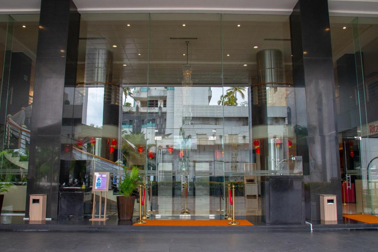 Orchardz Hotel Industri Jakarta Kemayoran Exterior foto